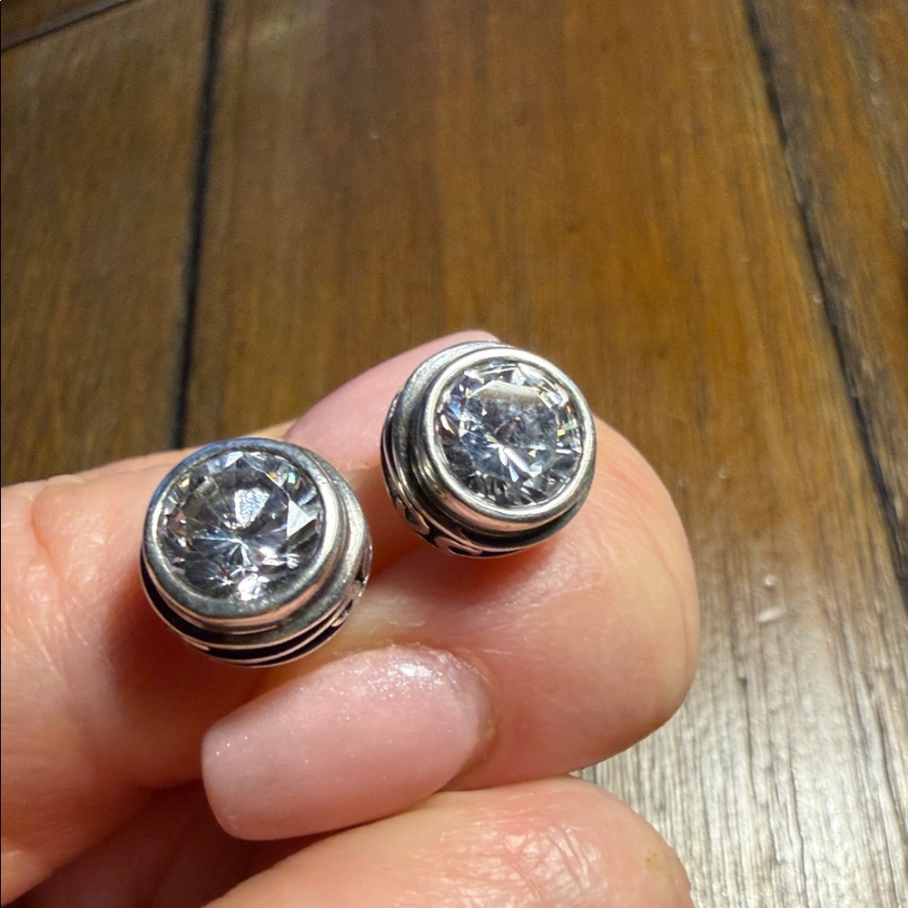 Elegant Silver Stud Earrings - Picture 5 of 6